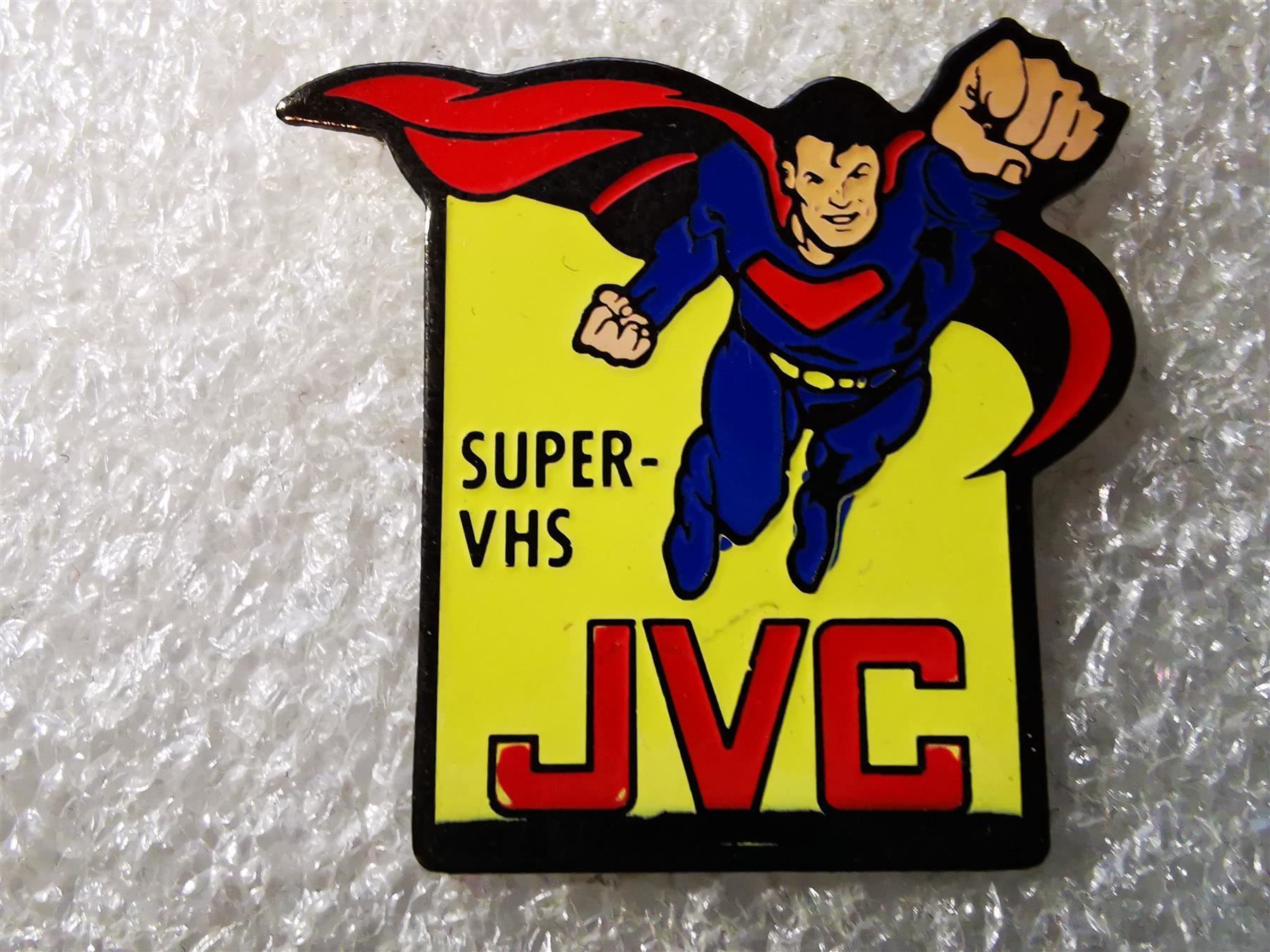 Spille & Fermagli: Ansteckpin 28: JVC – Usato da Oppligen venduto da Pin-Fall-Shop