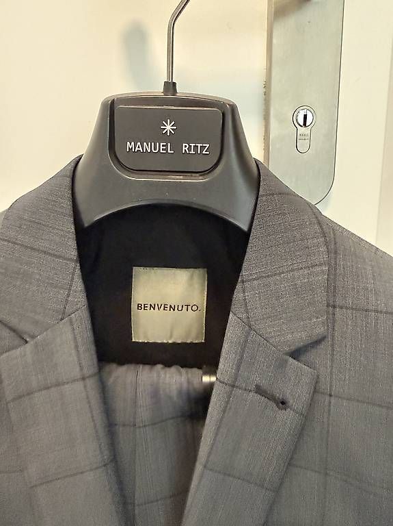 Costumes: Anzug Benvenuto 48 Neu – Neuf (Voir description) à Hergiswil NW par allmendkoenig