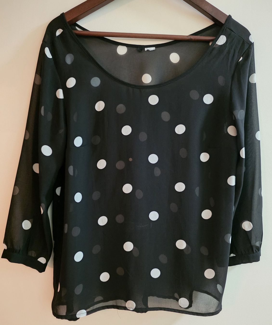 Camicette: Damen Bluse, Leicht transparente Optik mit Tupfen Muster – Usato da Basel venduto da sci_67ms 4