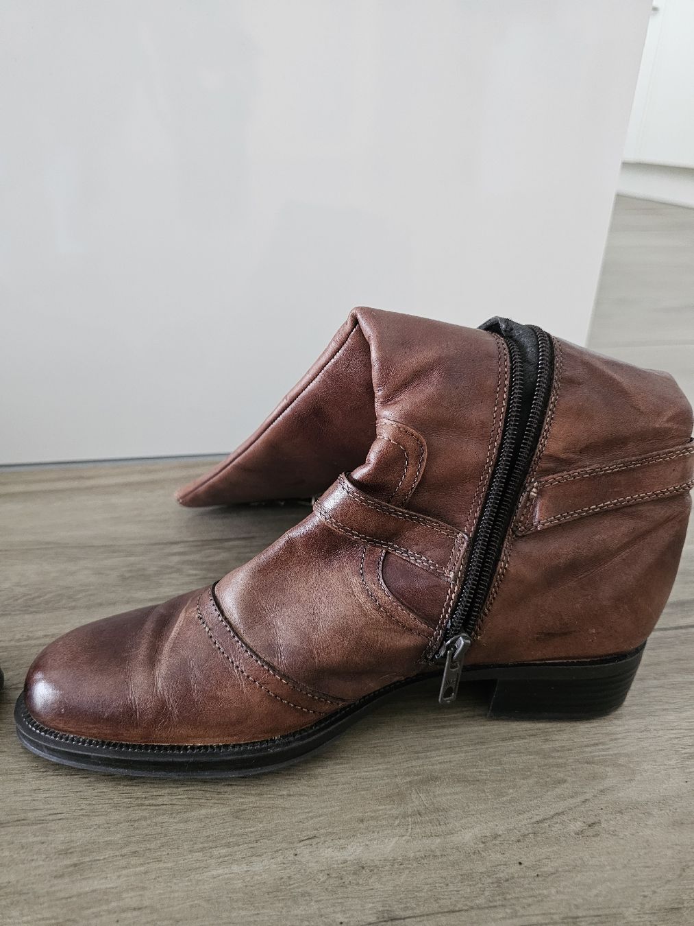 Scarpe da donna: Stiefel Leder Marke Pesaro Gr. 38 – Usato da Neukirch (Egnach) venduto da Bonita6 5