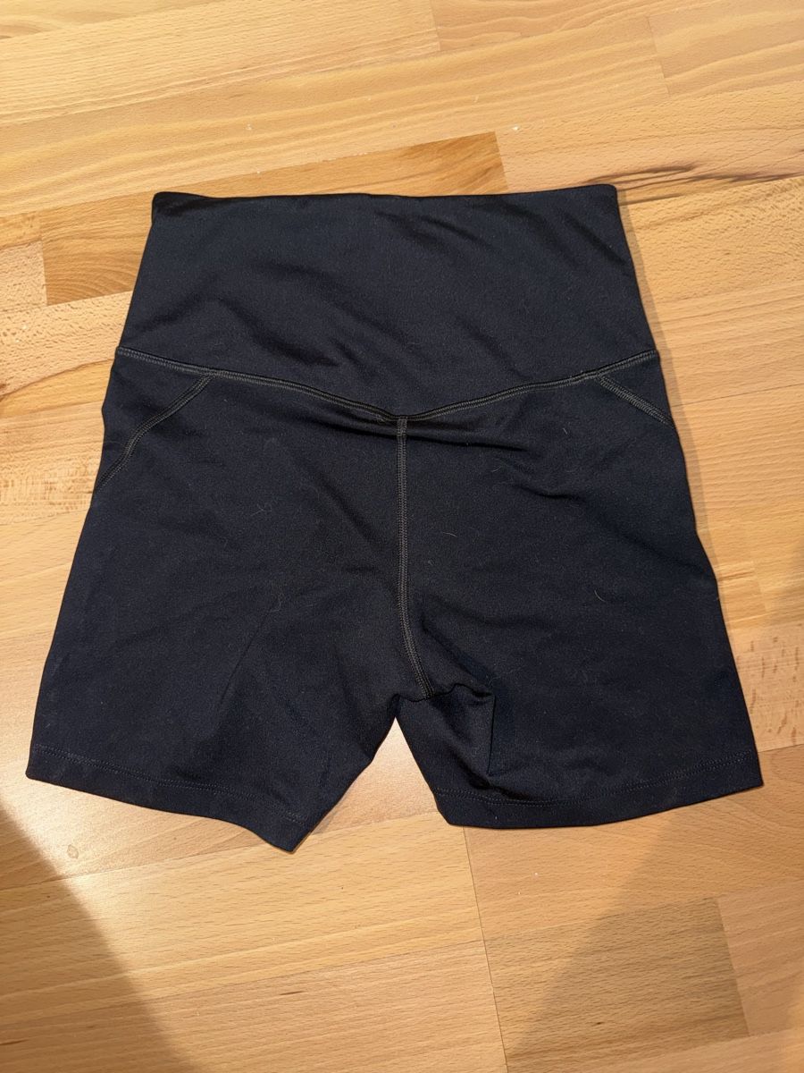 Pantaloni: Black run short GIRLFRIEND COLLECTIVE – Nuovo (secondo la descrizione) da Fontainemelon venduto da erin.blm 2