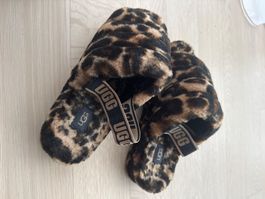 Ugg Sandalen, Hausschuhe USA 9 / 40