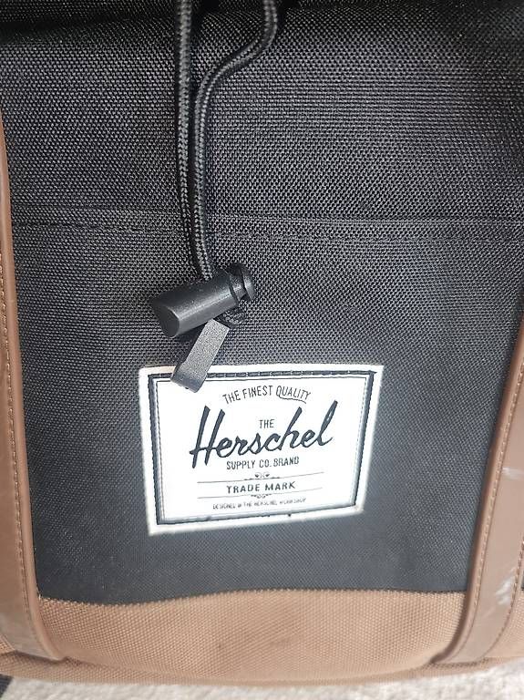 Herschel Zaini: HERSCHEL Rucksack mit Laptopfach,  schwarz – Usato da St.Gallen venduto da amaka01 3