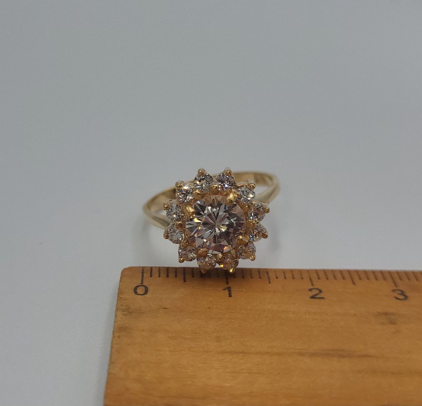 Anelli: Gold 585 Ring Mit Steine – Usato da Wald ZH venduto da Dasilver 1