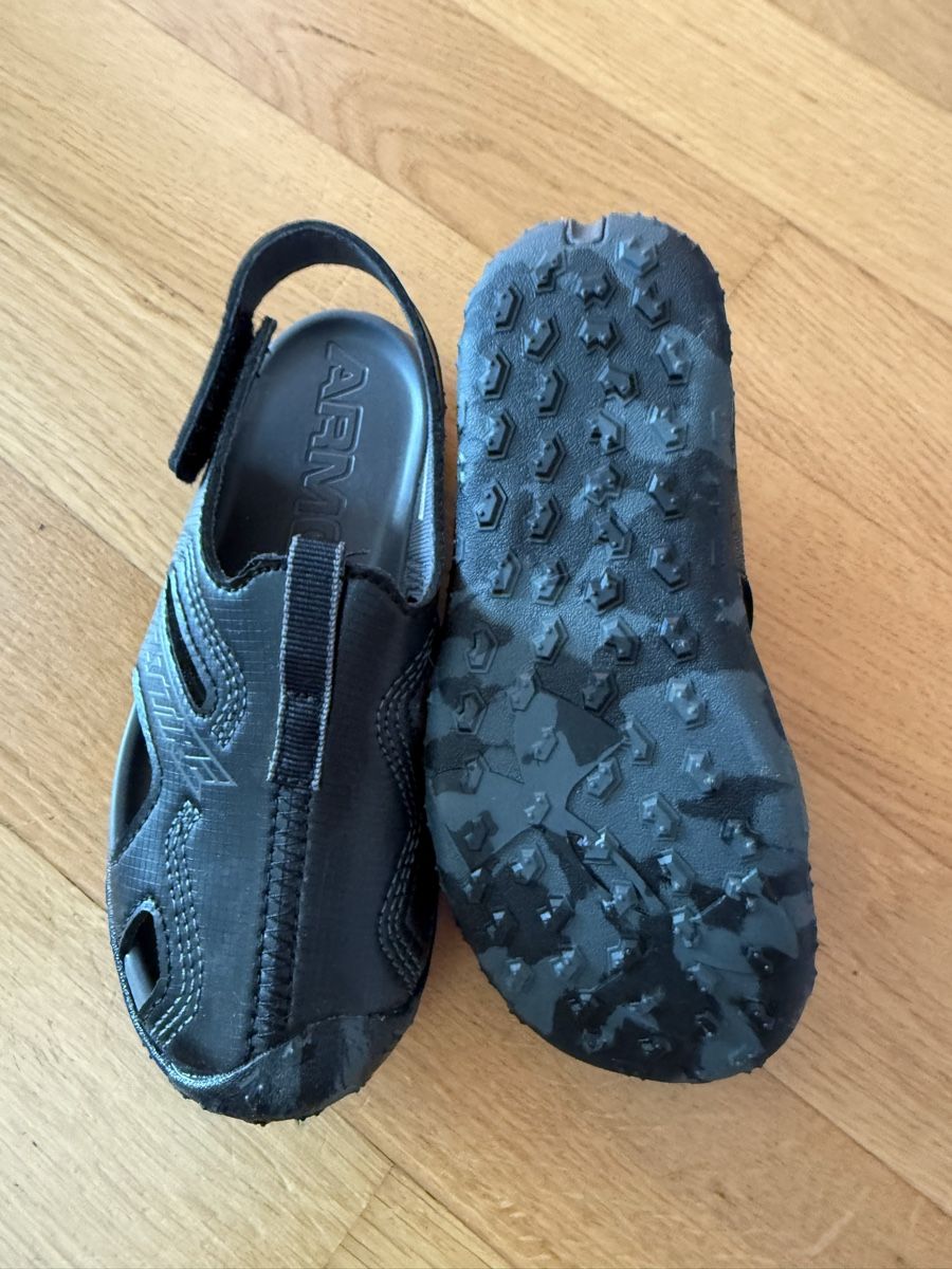 Under Armour Scarpe per ragazzi: Under armour sandalen/ wasserschuhe – Nuovo (secondo la descrizione) da Rotkreuz venduto da SpitfireSG