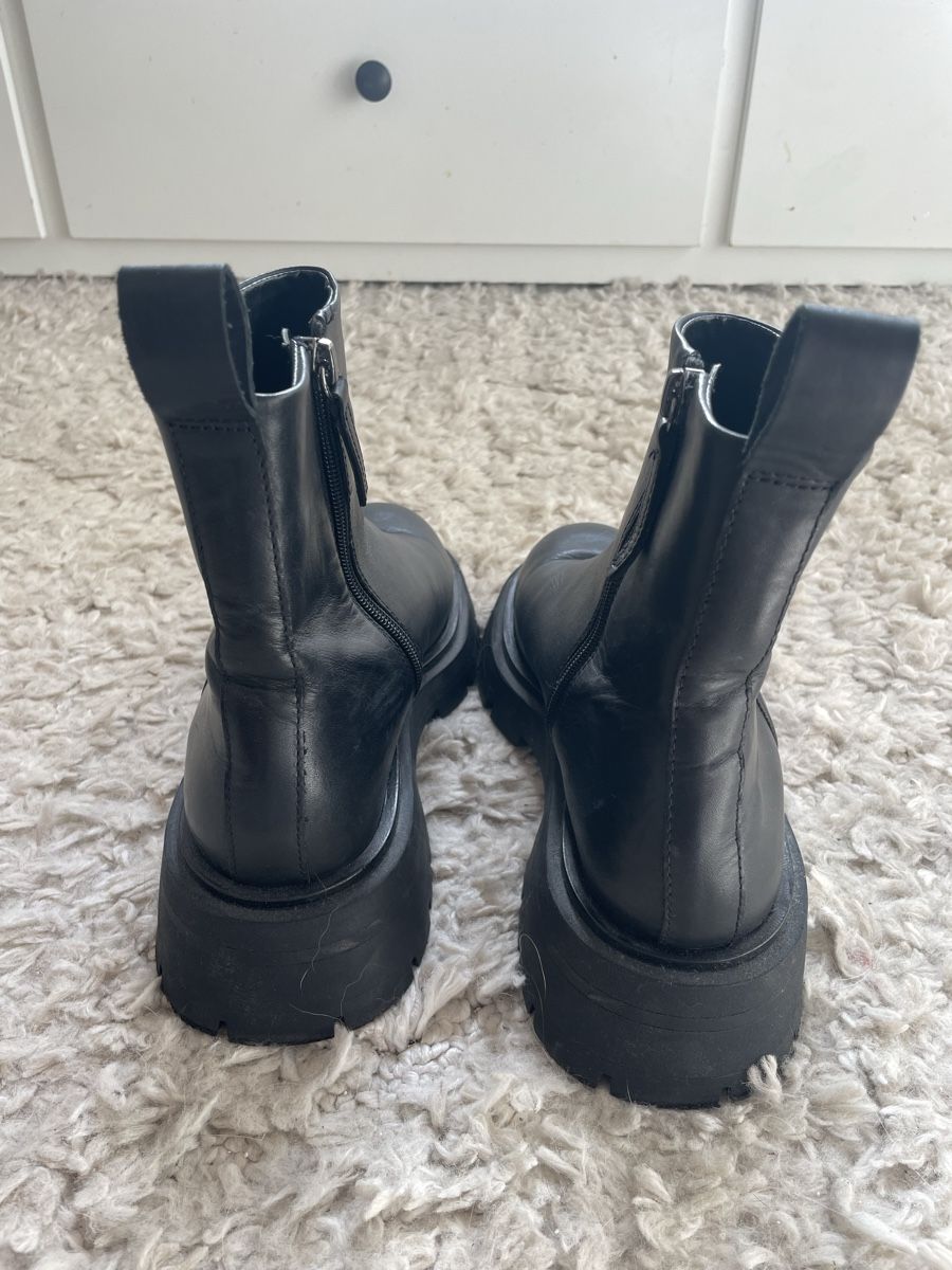 Zara Scarpe da donna: Black Leather Chunky Chelsea Boots – Nuovo (secondo la descrizione) da Roche VD venduto da closetcleanse 3