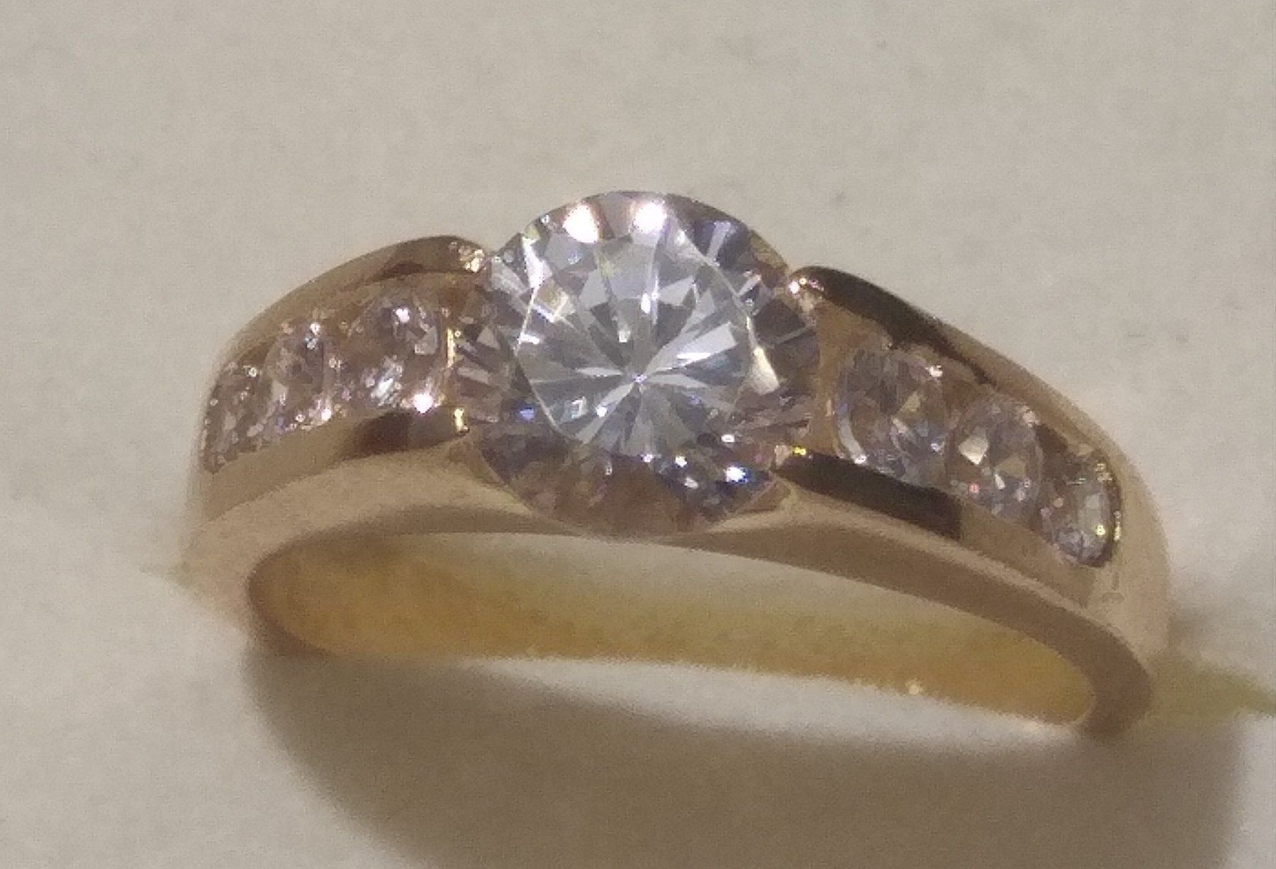 Anelli: Hochwertiger vergoldeter Zirkonia Ring Gr. 55 – Nuovo e nell'imballaggio originale da Münchenbuchsee venduto da Daniel0133