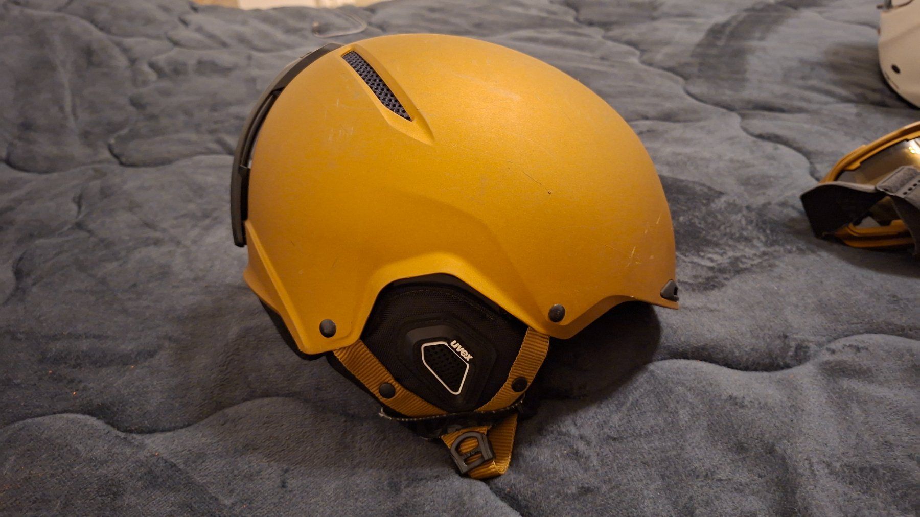 Uvex Caschi: Casco sci Uvex + maschera Uvex – Usato da Riva San Vitale venduto da Stekri 2