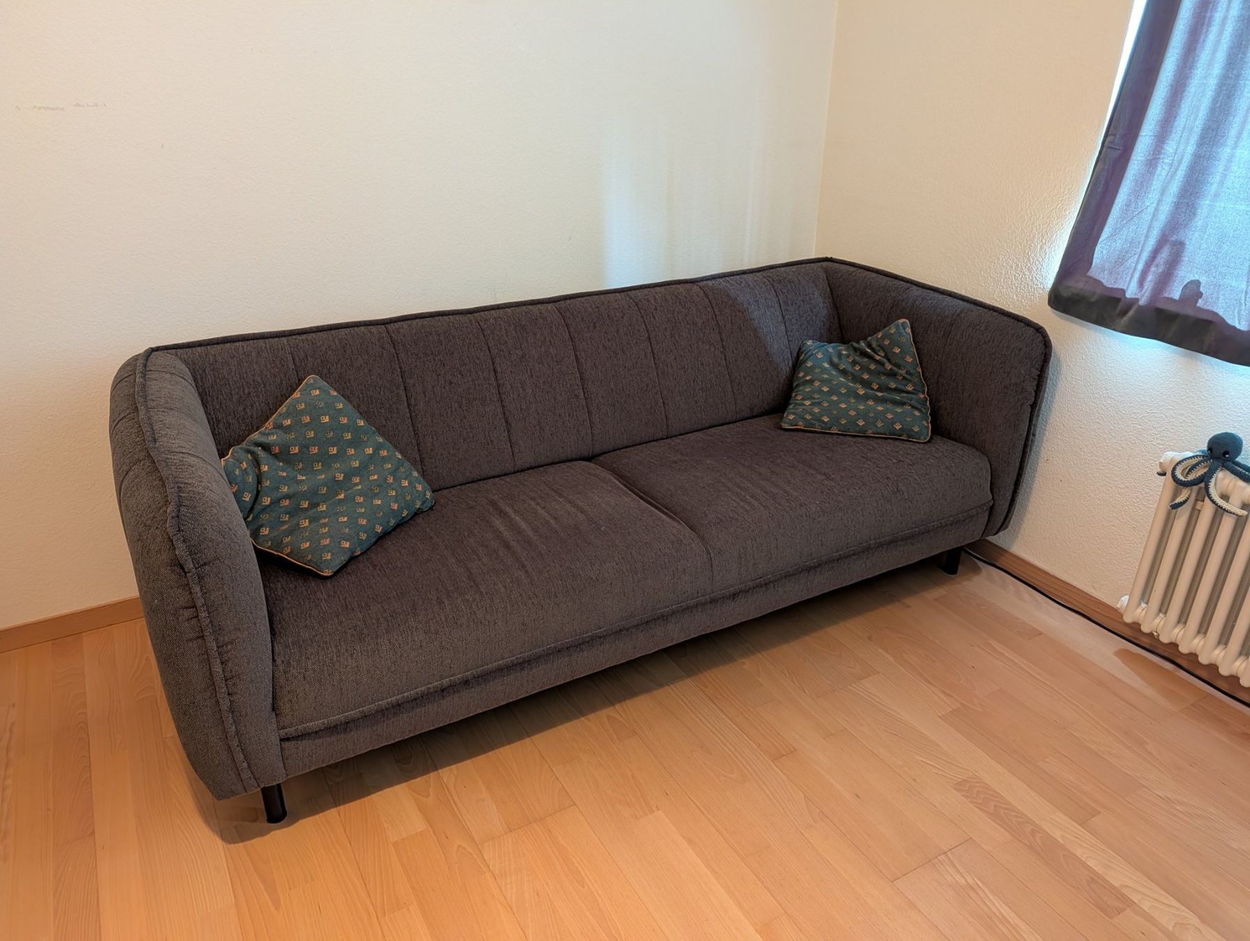 Sofas: Sofa dunkelgrau strukturiert – D'occasion à Winterthur par pukalized