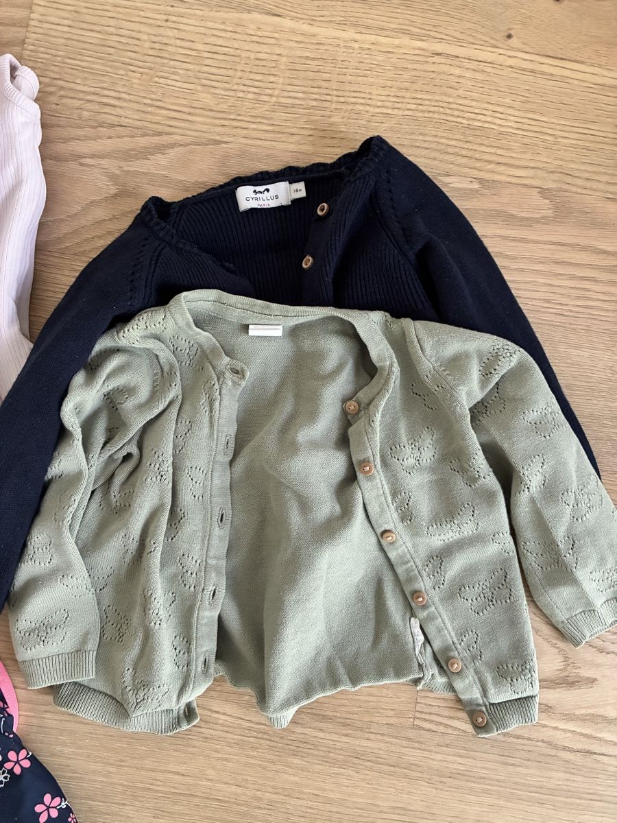 Kleiderpakete & -sets: Lots d habits filles 18-24 mois  – Gebraucht aus Veyrier von ben_dm5d 4