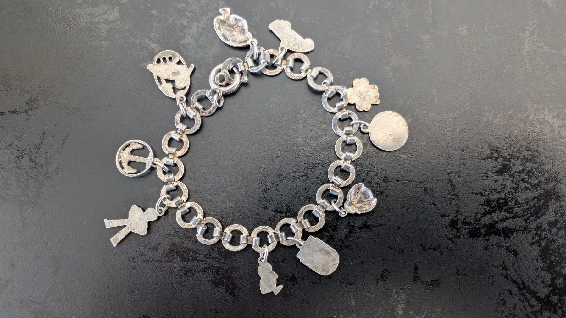 Bracciali & Braccialetti: Silber Bettelarmband mit 10 hübschen Anhängern. – Usato da Egg b. Zürich venduto da leroy711 6