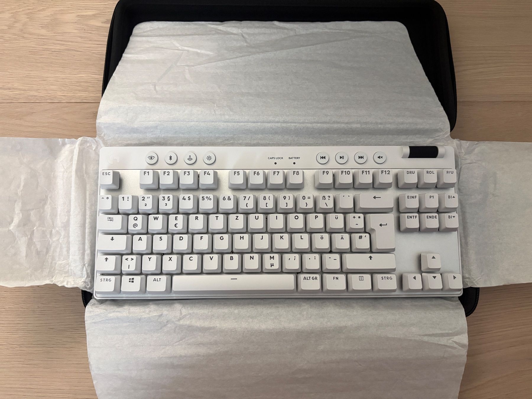 Logitech Claviers: PRO X TKL LIGHTSPEED KEYBOARD – Neuf (Voir description) à Einsiedeln par mic_79yq 2