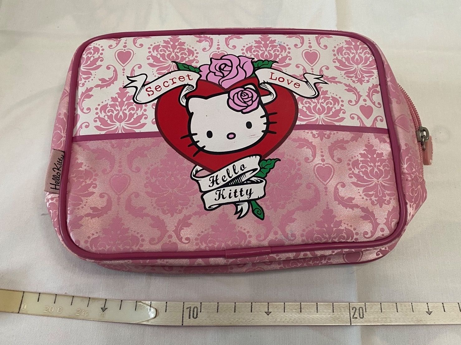 Hello Kitty Custodie per cosmetici: Hello Kitty Necessaire Pink – Usato da chiasso venduto da Wulli 2