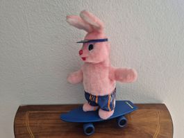 Duracell Hase Plüschfigur mit Skateboard guter Zustand