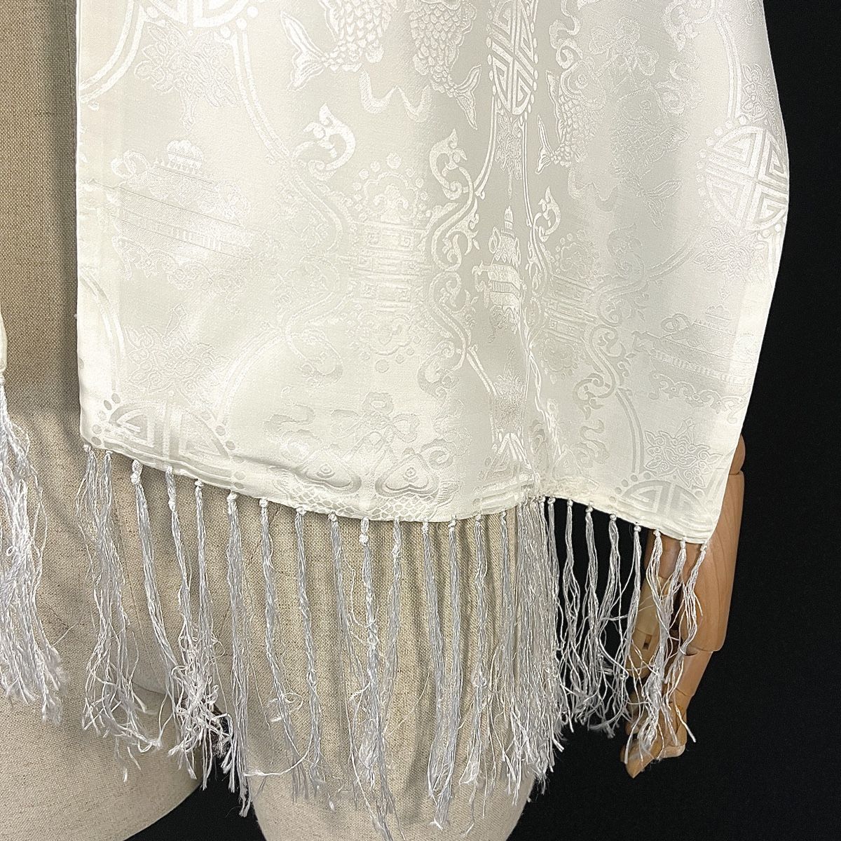 Foulard & Sciarpe: SHANGHAI TANG White Silk Scarf – Nuovo (secondo la descrizione) da Emmen venduto da Nightingale_2022 4