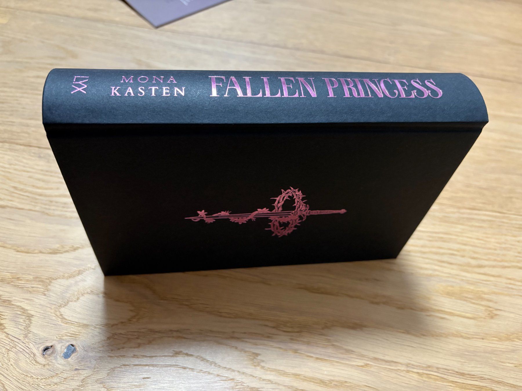 Libri: Fallen Princess von Mona Kasten – Nuovo (secondo la descrizione) da Hagendorn venduto da Sabi007 6