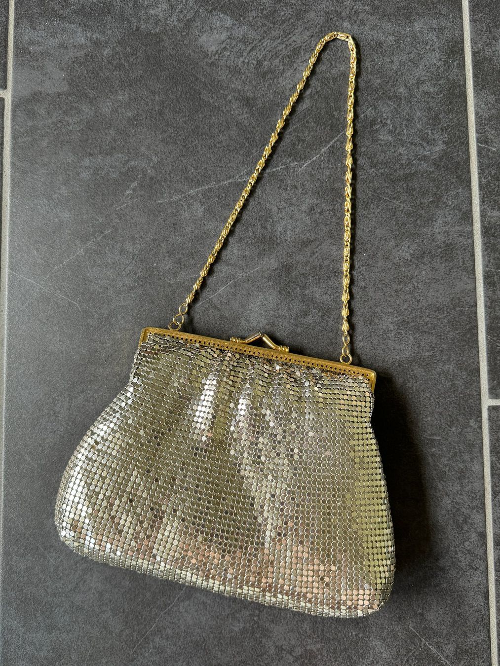 Sacs femmes: Laltramoda Clutch Abendtasche metallic Optik – D'occasion à Berg am Irchel par Zweiti_Chance 1