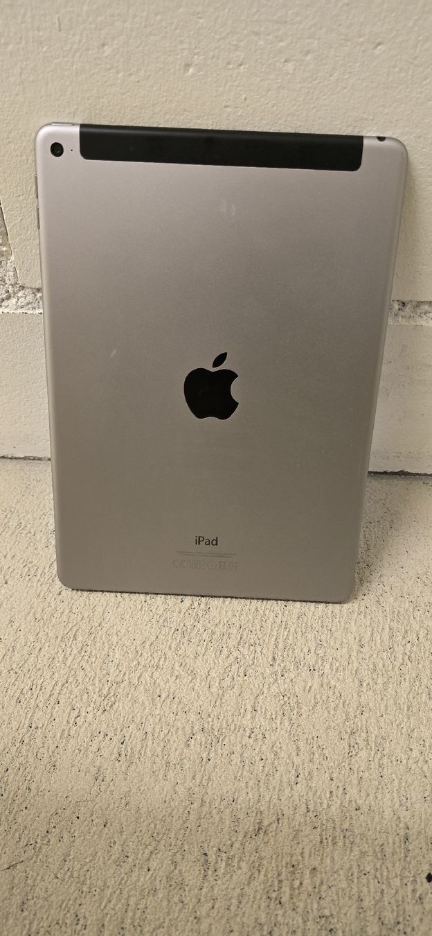 Apple Tablet PC: Apple iPad Tablet silber gebrauchter Zustand – Usato da Zürich venduto da 4U02 1