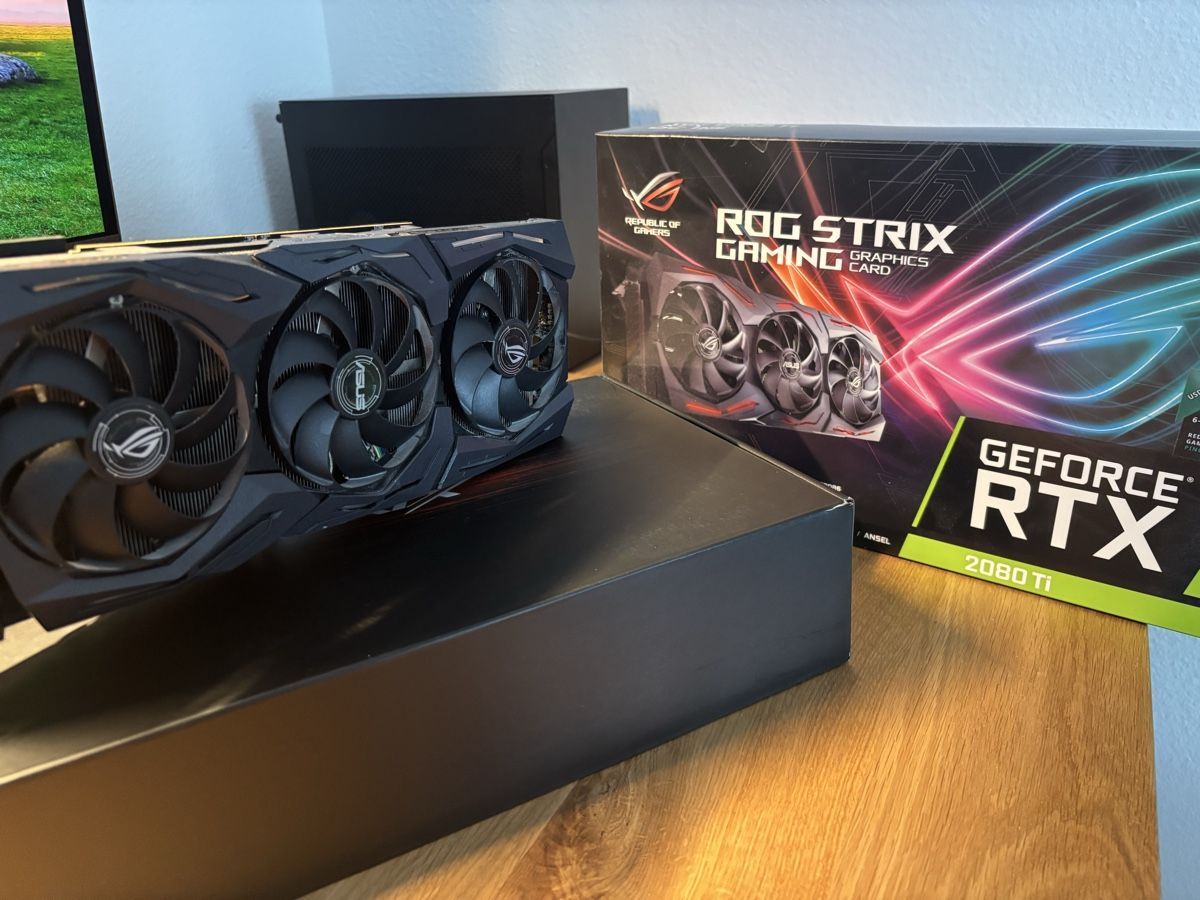 Asus Schede grafiche: Asus ROG Strix RTX 2080 Ti Grafikkarte – Usato da Zürich venduto da loo_6qrk