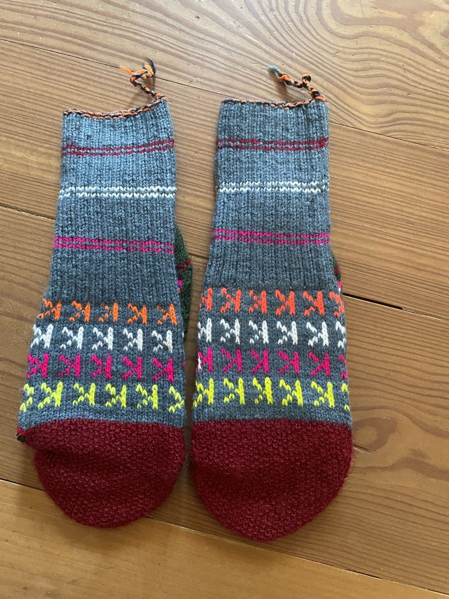 Socken: wunderschöne, handgestrickte Socken – Neu (gemäss Beschreibung) aus Nuglar von bibabone