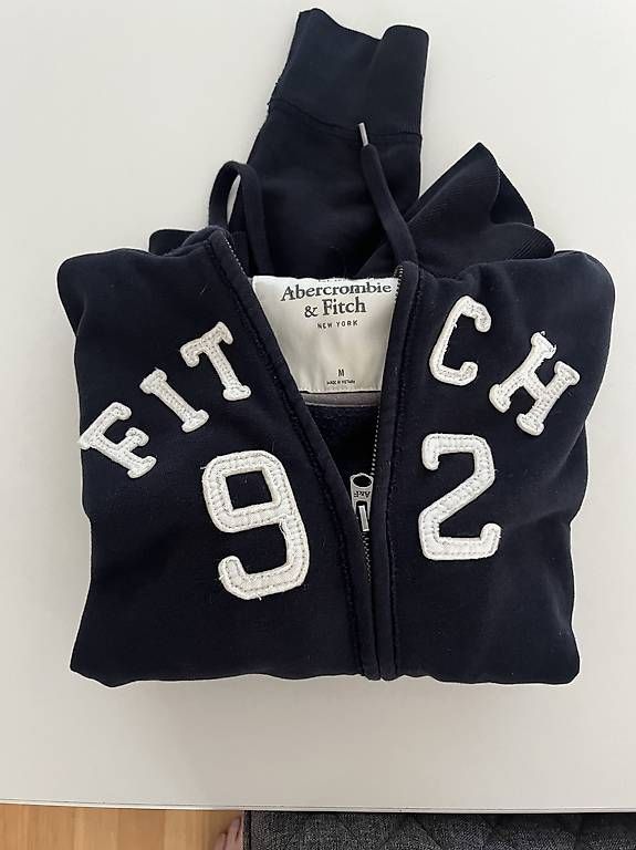 Abercrombie Maglioni & Felpe: Abercrombie & Fitch Jäckli – Usato da Aarberg venduto da Beni-Nadine86 1