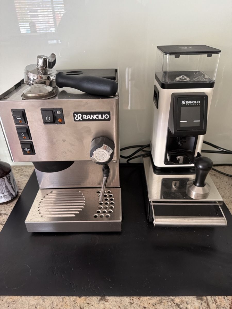 Rancilio Kaffeemaschinen & Espressomaschinen: Rancilio Espressomaschine und Mühle Set – Gebraucht aus Rothenthurm von LaThie