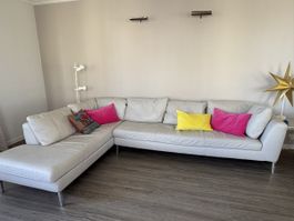 Leder Couch beige mit Lederkissen von Pfister