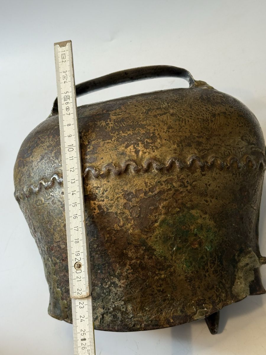 Campanacci mucche: Grosse Glocke Alt, 24x24 cm repariert B02 – Usato da Grenchen venduto da swiss.antiques 2
