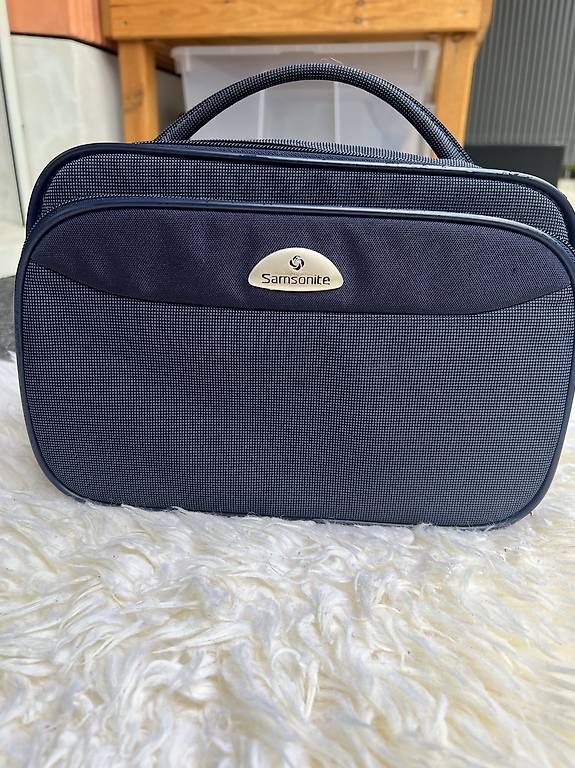 Samsonite Custodie per cosmetici: Samsonite Beautycase dunkelblau – Usato da Dübendorf venduto da fadrinli
