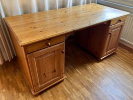 Massiver IKEA Schreibtisch aus Kiefer 152 × 72 × 72 cm