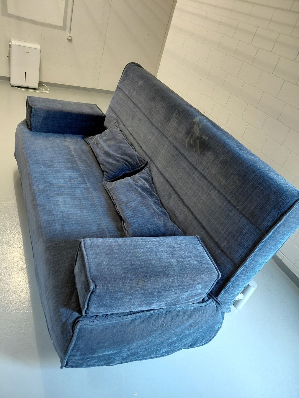 Divani: Sofabett mit Metallrahmen, funktioniert einwandfrei – Usato da Cham venduto da srb_26vq
