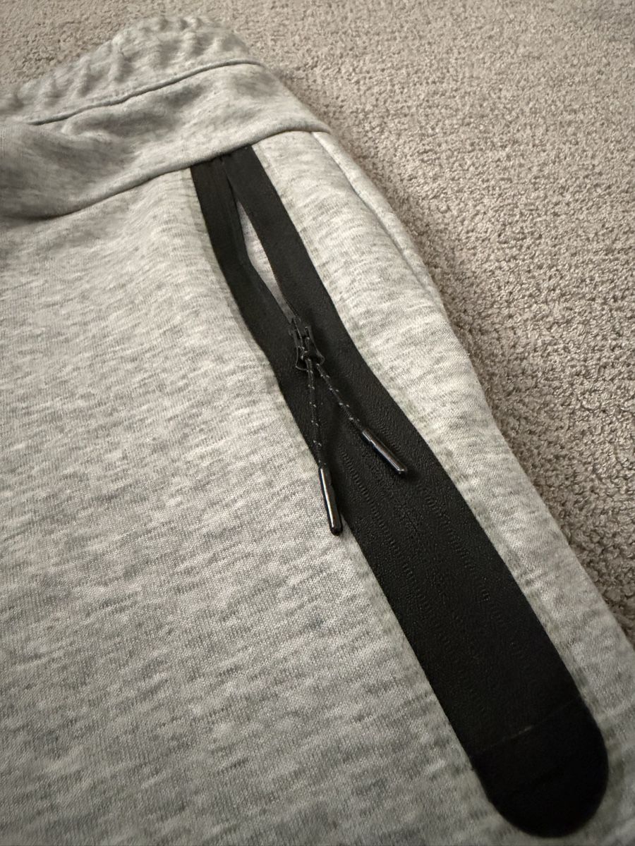 Nike Pantaloni: Nike Tech Fleece Shorts – Nuovo (secondo la descrizione) da Zürich venduto da pab_7gfs 3