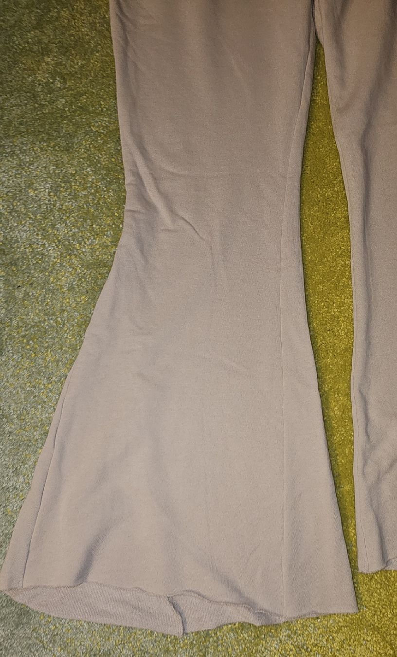 Pantaloni: Trendige Schlag- Stoff- Trainerhose, hellbeige, Grösse M/38 – Usato da Horgen venduto da ste_sy7h 3