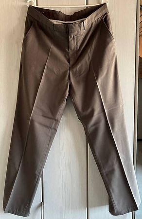 Perry Ellis Herren Bundfaltenhose braun, Grösse 33x32