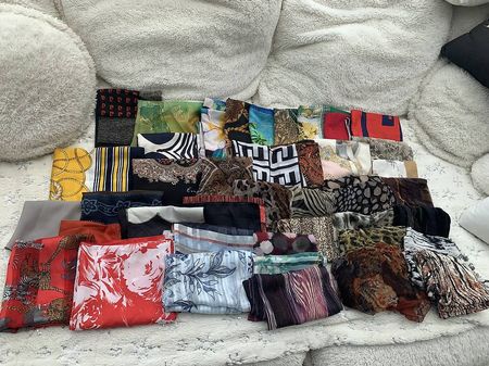 41 Stk.hochwertige Tücher/Foulard/Schals Z.Teil Seide