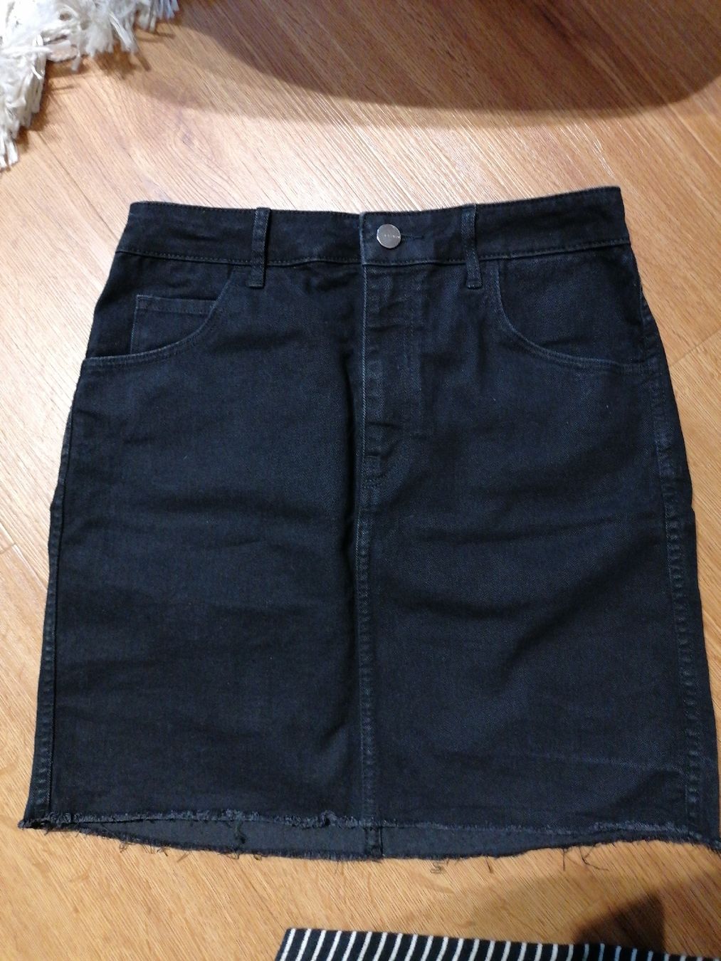 H&M Gonne: Schwarzer Jeansrock von H&M – Usato da Leuk-Stadt venduto da See_Lin 4