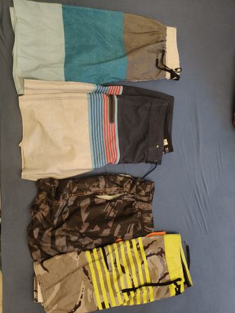 4er Paket Badehosen / Boardshorts – Gr. M & L