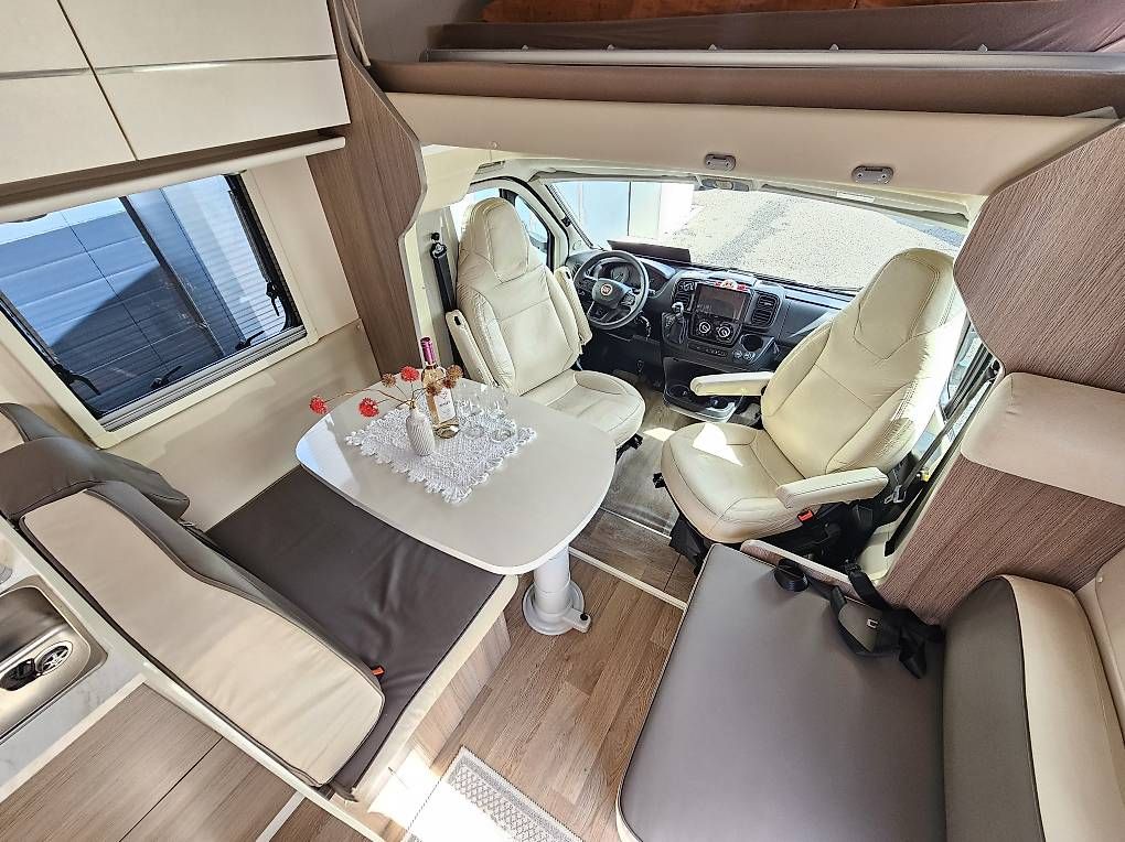 Veicoli da campeggio: TOP WOHNMOBIL mit Automat, Solar, Klima! – Usato da Recherswil venduto da Caravan-EmmE 2
