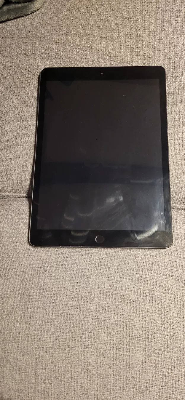 Apple Tablet PC: iPad A2197 (7e generation) – Defekt aus Hérémence von GregoireL