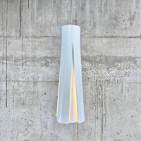 Minimalistische weisse Pendelleuchte aus Aluminium