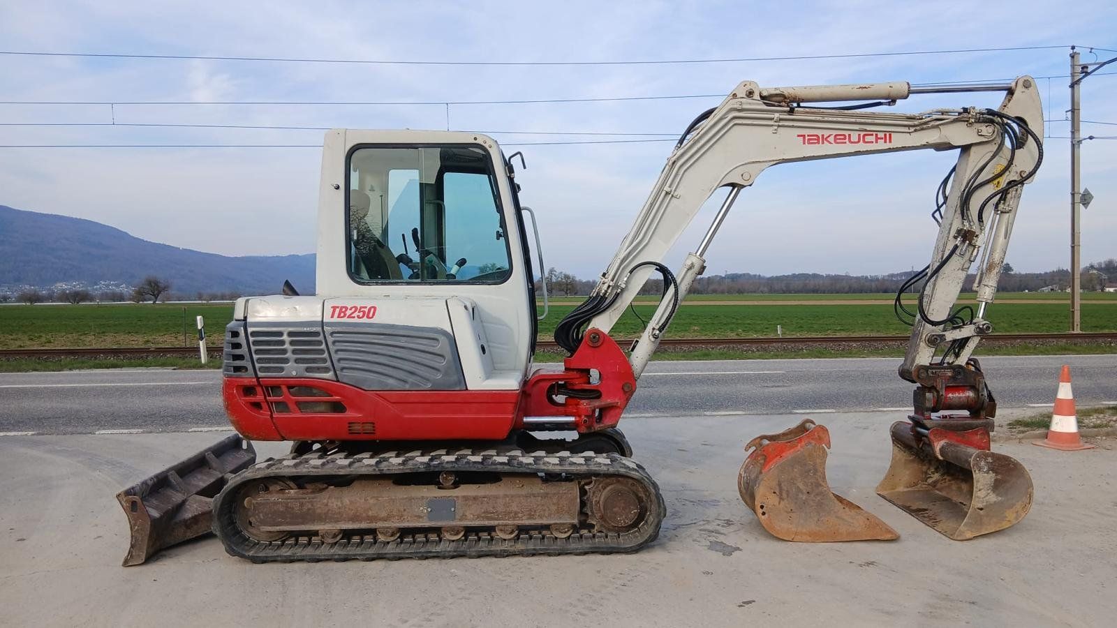 Takeuchi Escavatori: Raupenbagger Takeuchi 5 Tonnen Bagger – Usato da Niederbipp venduto da baggerch 1