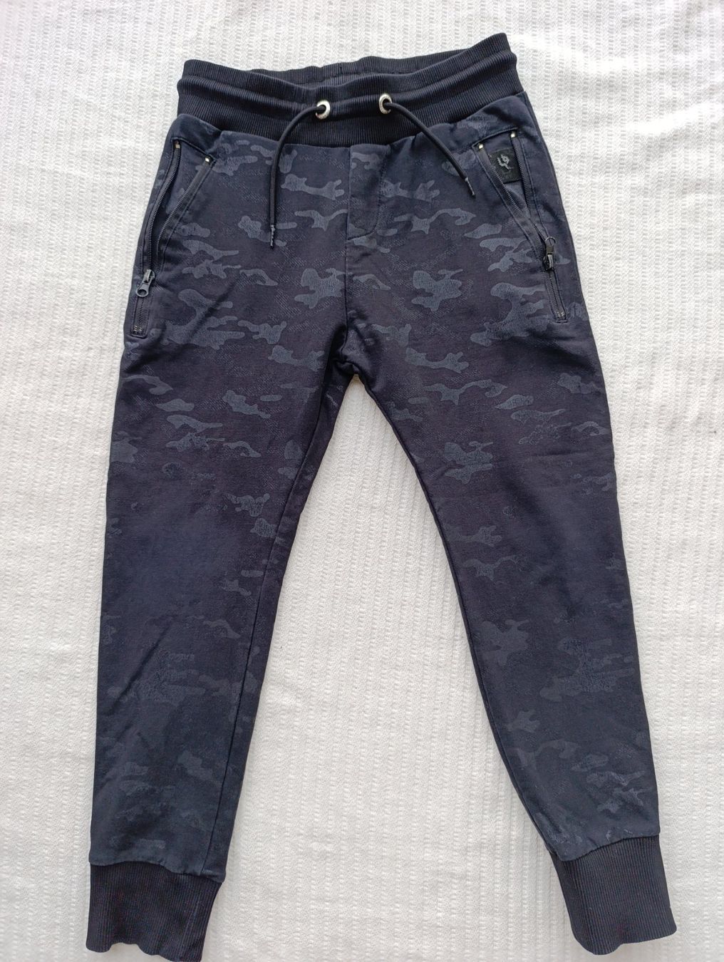 Pantaloni: Kinder Jogging Hose Schwarz Gr 134-140 – Usato da Zürich venduto da mir_2kjl