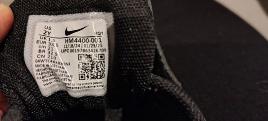 Nike Scarpe per ragazzi: Nike Turnschuhe/Sneaker Gr. 33.5 – Usato da Oberhofen AG venduto da iitf2020 6