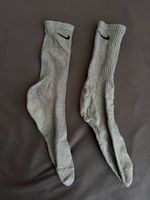 Chaussettes Nike grises taille 47-50 bon état.