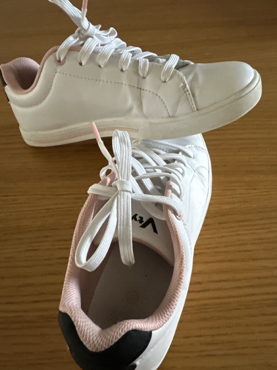 Damenschuhe: Vty Damensneakers 39 – Gebraucht aus Davos Platz von Anakonda1 3