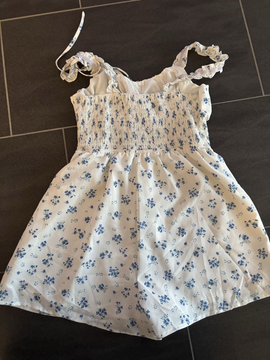 Jumpsuits: Weisser Blumen-Jumpsuit – Neu (gemäss Beschreibung) aus Kreuzlingen von MFabiana 1