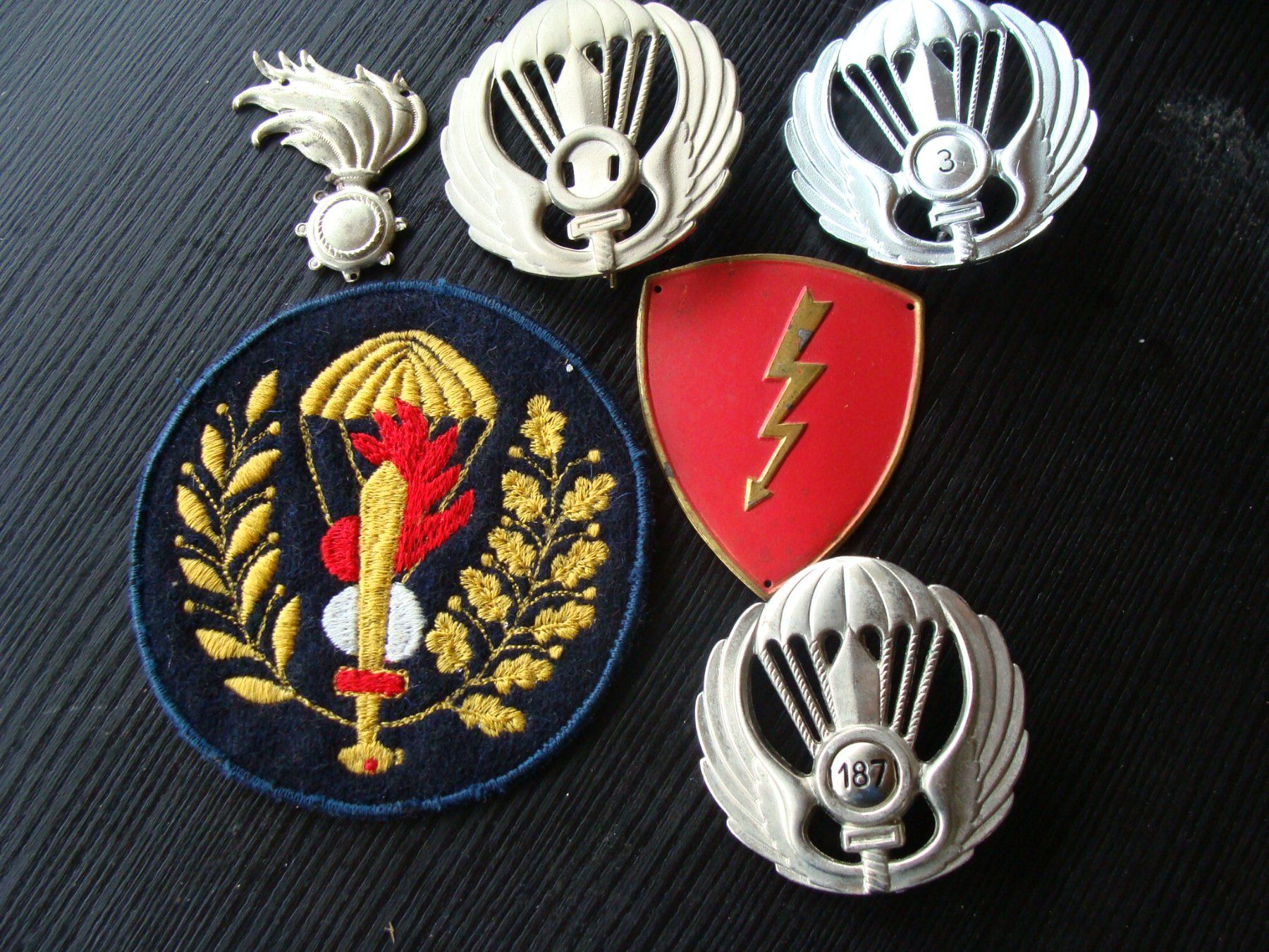 Placchette & Badge: Lot de badges et insignes – Usato da Cuarny venduto da hen_g7hn