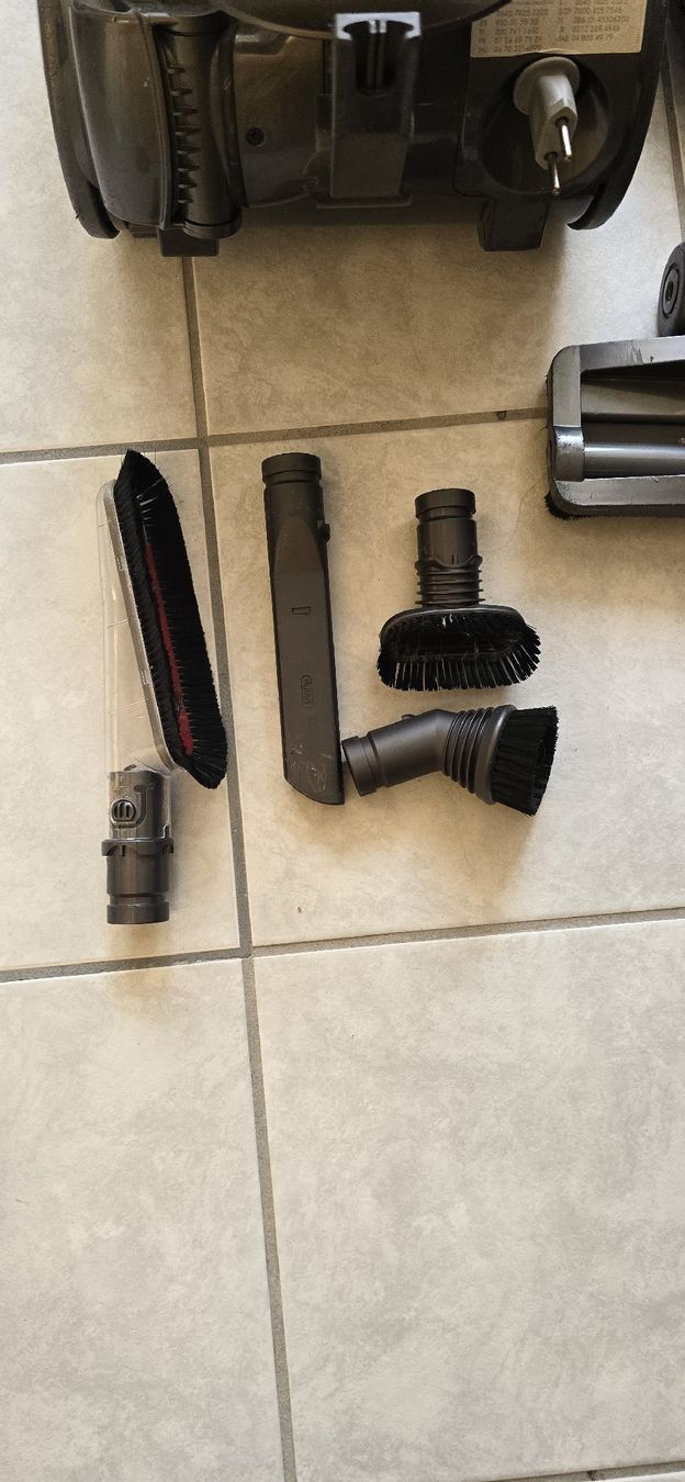 Dyson Aspirapolveri & Accessori: Dyson DC32 Exclusive  – Usato da Brügg BE venduto da ame_gjp8 4
