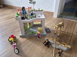 Playmobil Zoo Tierarztstation mit Zubehör gebraucht