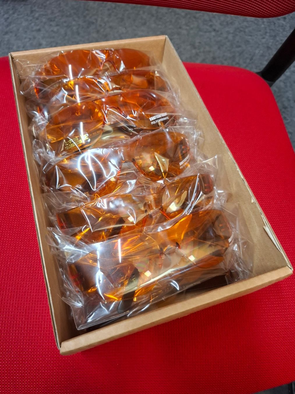 Lunettes & Verres: 12 Stk. Sonnenbrillen orange Red Rock Special Edition – Neuf avec emballage d'origine à Oeschenbach par Maspa49 1